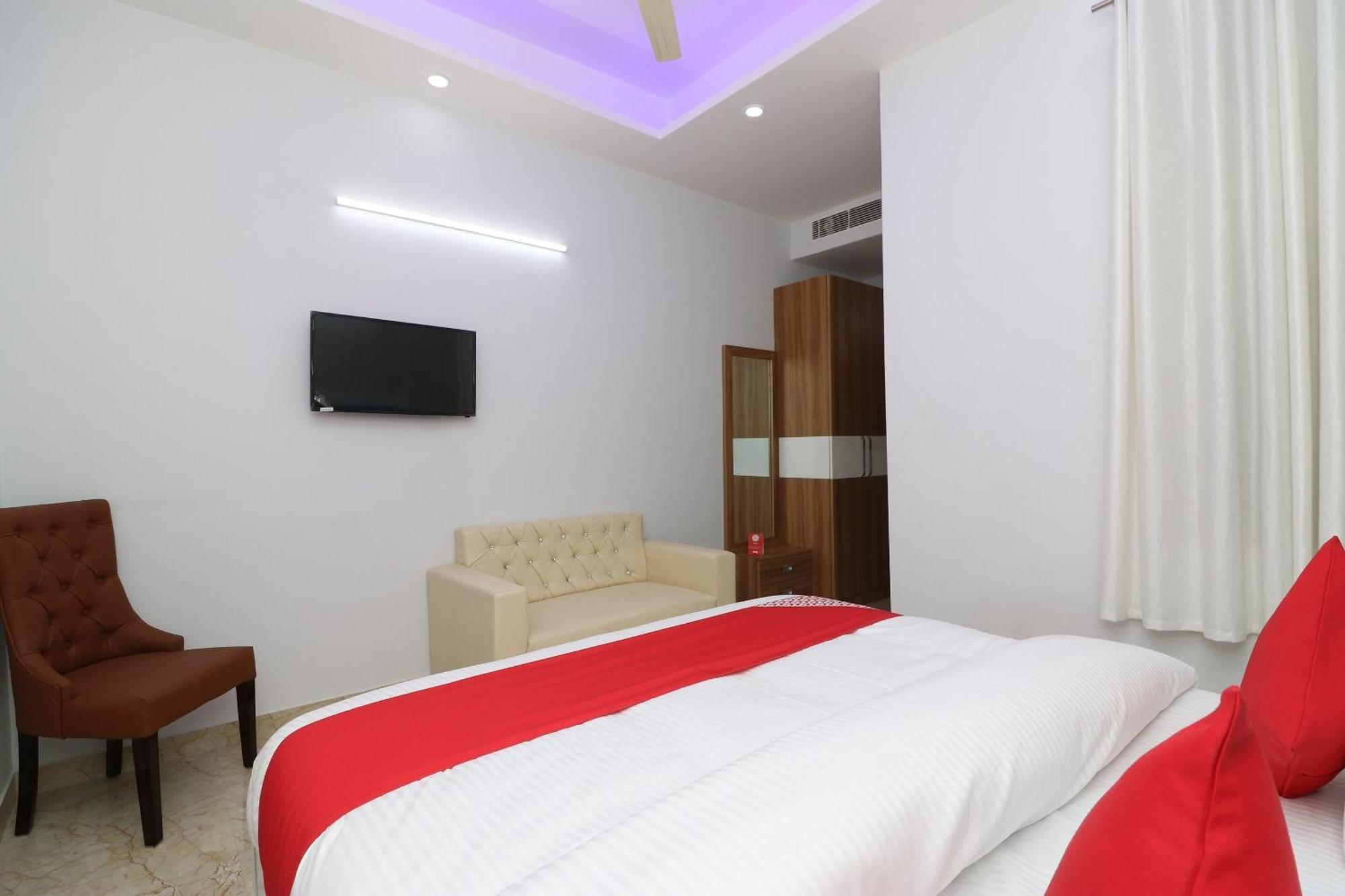 Hotel O The Grand Palace Ghaziabad Exterior foto